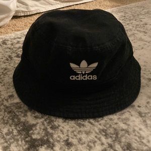 Adidas bucket hat